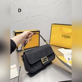 原版刺繡f ｜fendi vintage法棍包 米蘭時裝周街拍中
