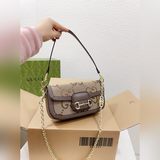 折疊禮盒包裝gucci horsebit 1955系列以檔案設計為靈感，酷奇将
