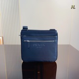 普拉達/Prada 斜挎包  進口防水帆布面料和高密度電鍍五金按扣開口，高密度電
