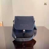 普拉達/Prada 斜挎包  進口防水帆布面料和高密度電鍍五金按扣開口，高密度電