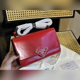 配盒PRADA/普拉達22年新款Saffiano牛皮單肩斜挎包腋下包尺寸2