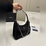 （配盒）size：21×13PRADA普拉達尼龍系列腋下包普拉達經典環保