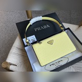 禮盒包裝最新鴕鳥紋 牛皮牛皮～Prada普拉達專櫃cleo新款saffiano