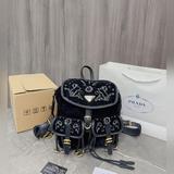 Prada / 普拉達 22新品高級雙肩 Logo五金原版一比一品質 内置隔層 