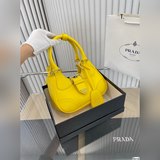 配盒普拉達Prada手提包任何搭配都能駕馭時尚感十足 出街必備背起來可愛
