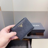 配禮盒 Prada 普拉達 卡包 零錢包 超精緻又能裝，真香a！喜歡小包的妹子