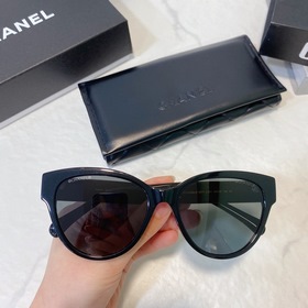 高版本獨立編碼顔控香奈兒愛心眼鏡側面是一色一種搭配風格 CHANEL*CH