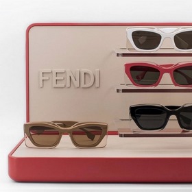 重磅狠貨官網同步上高版本  FENDI  型號FF40034U大框夾片，鏡腿标志