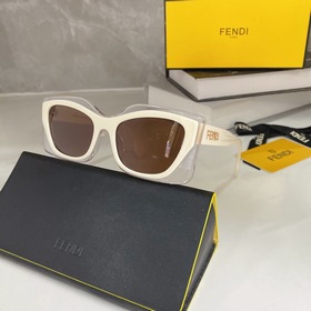 重磅狠貨官網同步上高版本  FENDI  型號FF40034U大框夾片，鏡腿标志