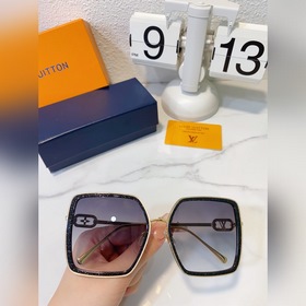 方形LOUIS VUITTON  型號：Z1774E 尺寸：58口18-145