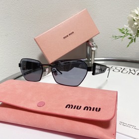 MIU MIU | 夏日墨鏡分享  型號 ：MU53WS 尺寸：58口18-13