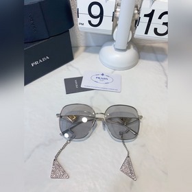 Prada  普拉達墨鏡 帶滿鑽流蘇吊墜 blingbling細節控姐妹的出鏡