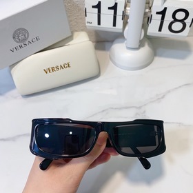 有一種奢華叫 VERSACE*美杜莎人頭墨鏡極具絕對性代表 品牌風格強烈很有
